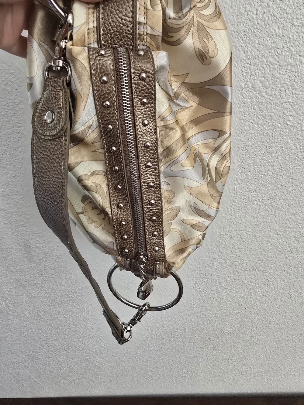 Kathy Van Zeeland Beige Cream Patterned Shoulder Bag with Metallic Trim - Picture 9 of 16